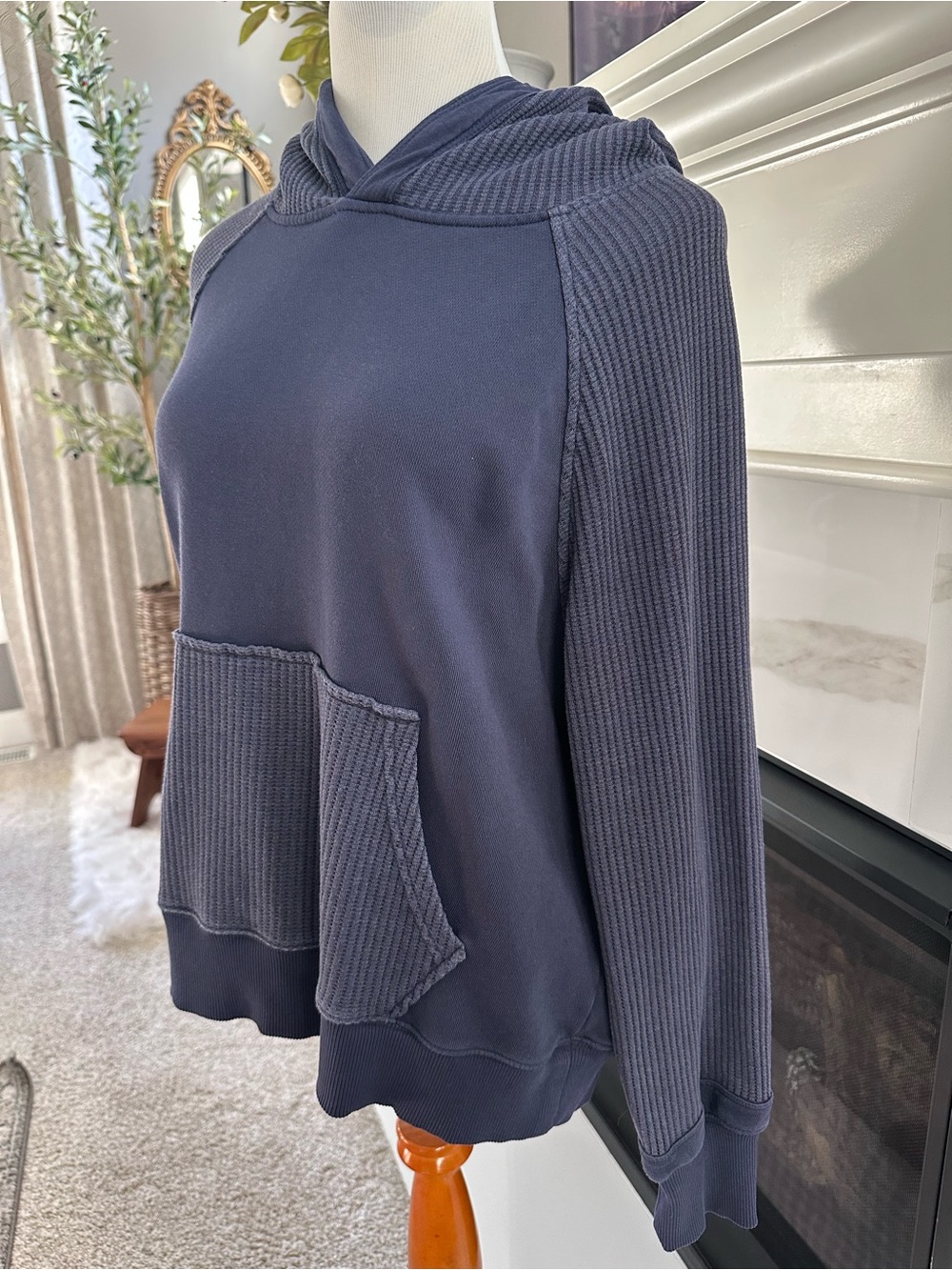 Aerie Navy Waffle Knit Hoodie Size Medium